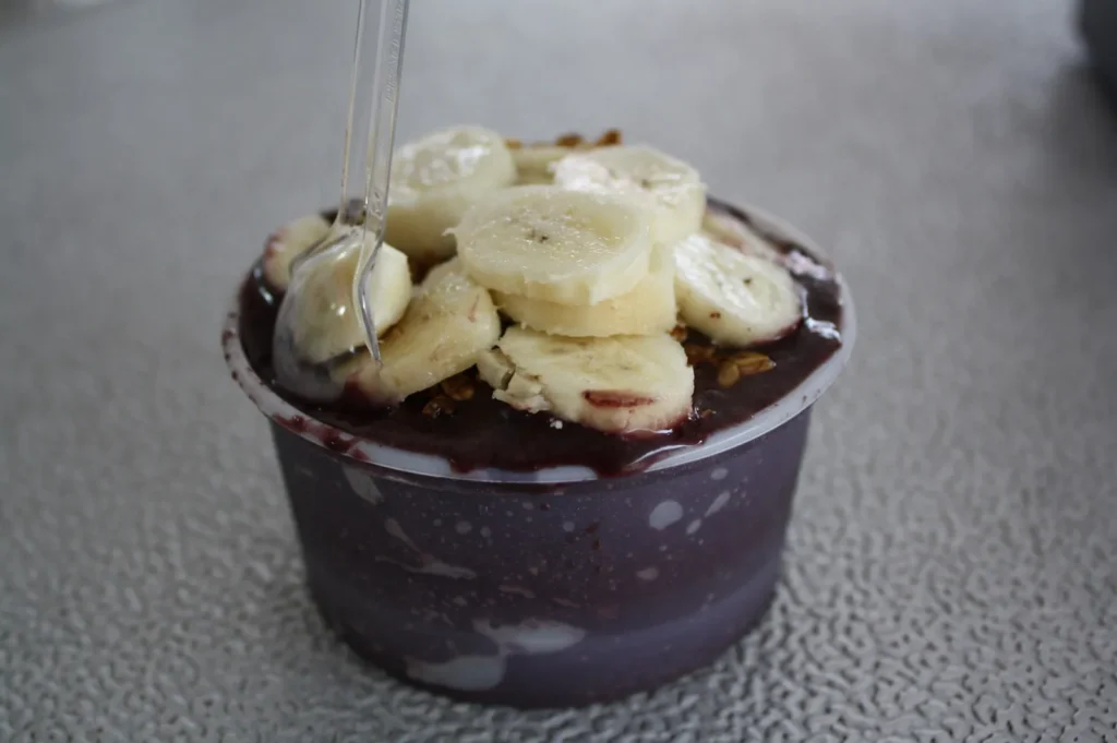 Açaí bowl with bananas and granola